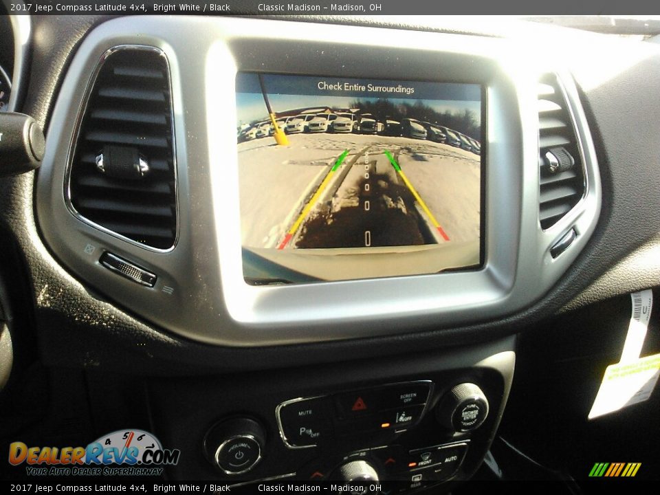 2017 Jeep Compass Latitude 4x4 Bright White / Black Photo #12
