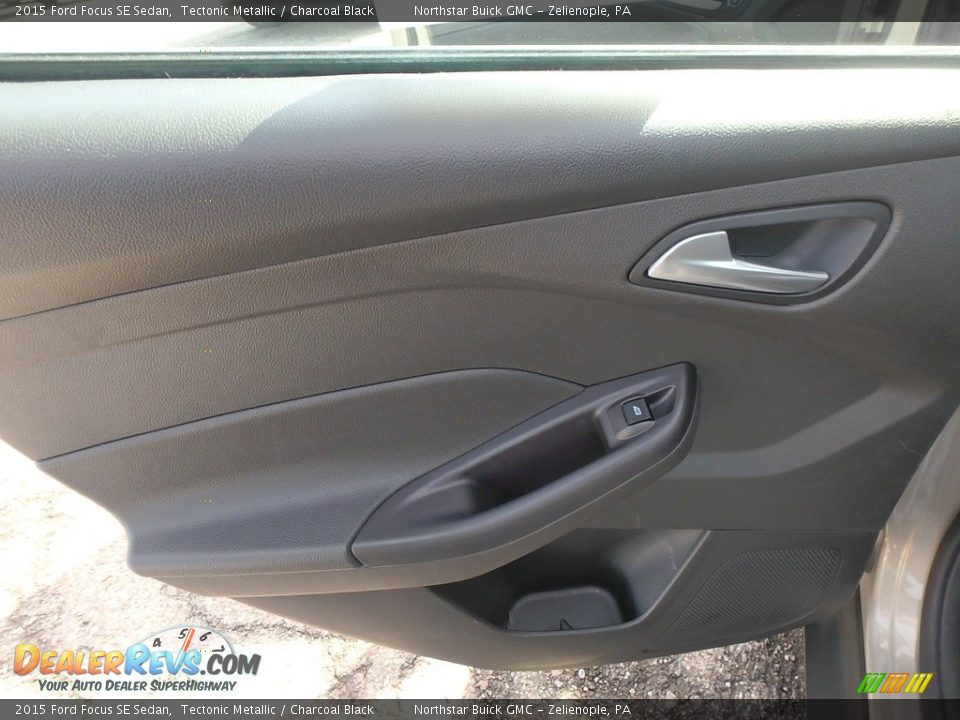 2015 Ford Focus SE Sedan Tectonic Metallic / Charcoal Black Photo #18