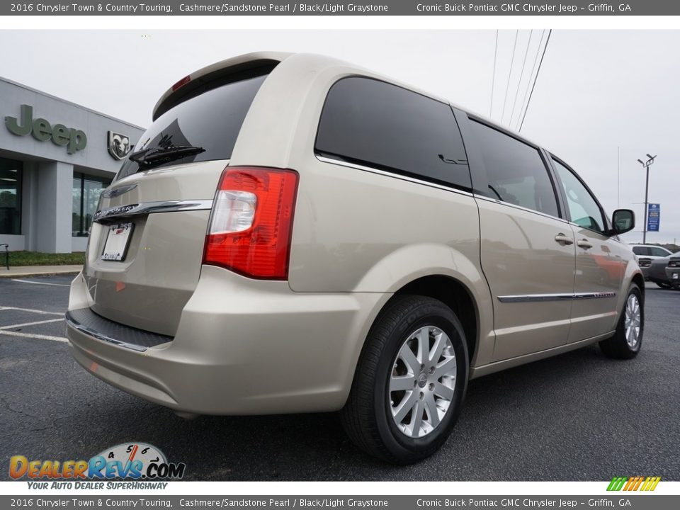 2016 Chrysler Town & Country Touring Cashmere/Sandstone Pearl / Black/Light Graystone Photo #12