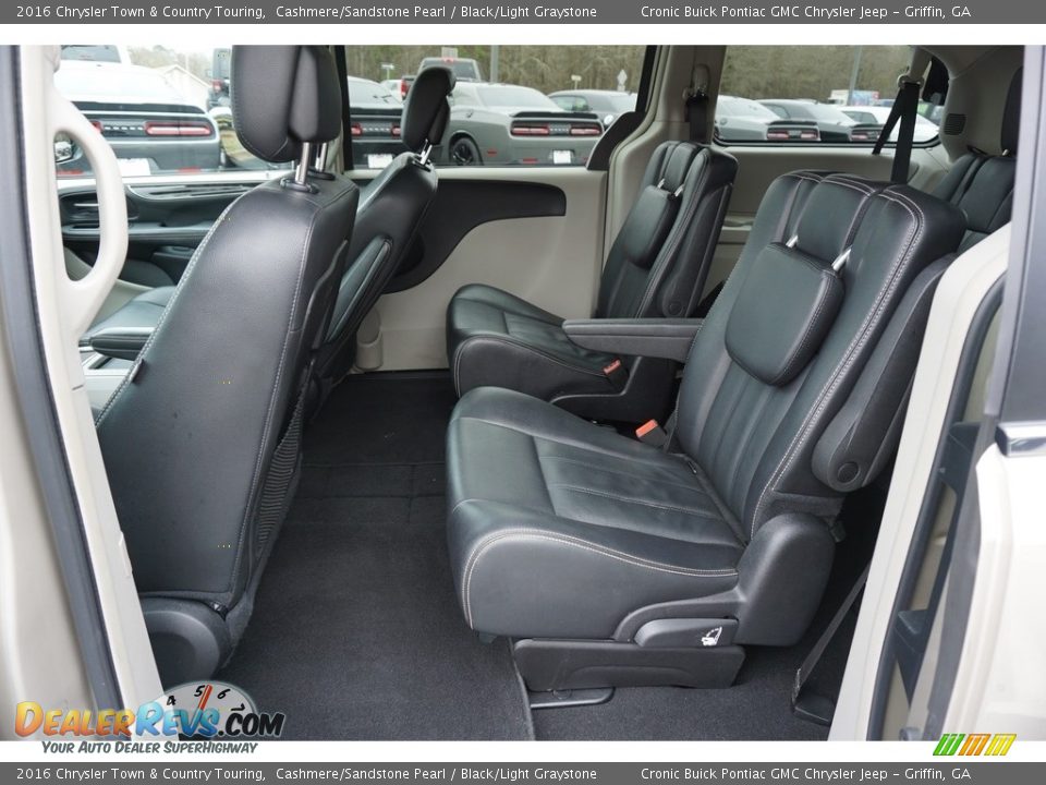 2016 Chrysler Town & Country Touring Cashmere/Sandstone Pearl / Black/Light Graystone Photo #16