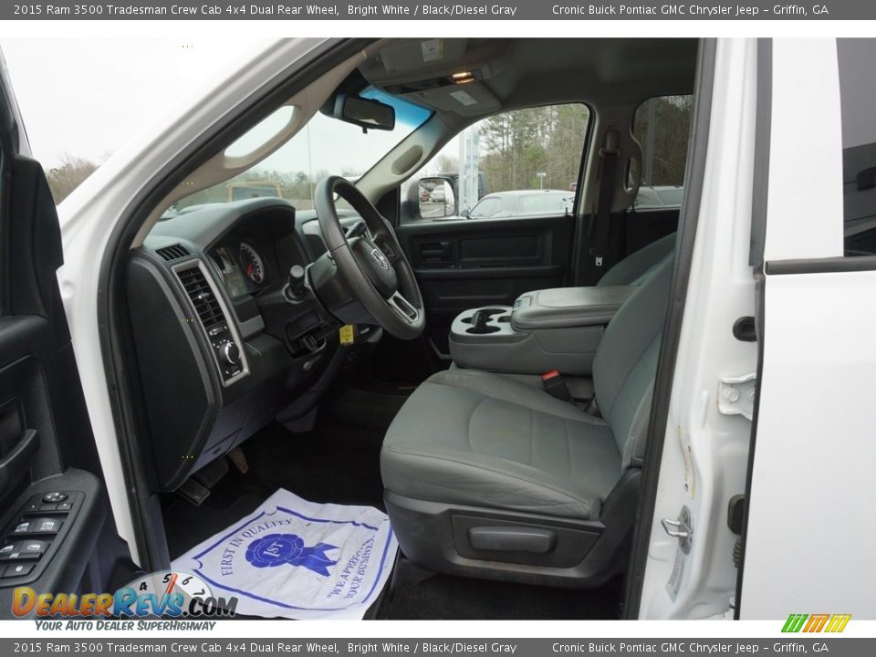 2015 Ram 3500 Tradesman Crew Cab 4x4 Dual Rear Wheel Bright White / Black/Diesel Gray Photo #5