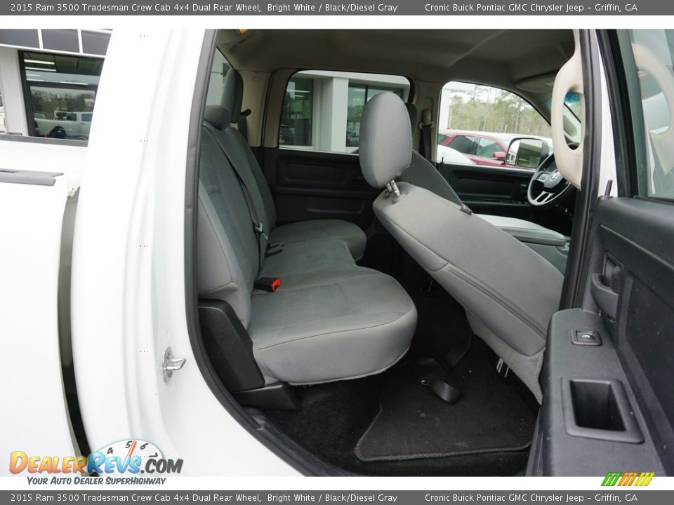 2015 Ram 3500 Tradesman Crew Cab 4x4 Dual Rear Wheel Bright White / Black/Diesel Gray Photo #13