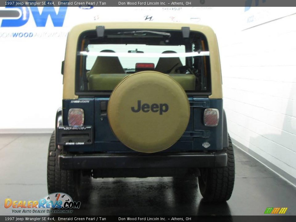 1997 Jeep Wrangler SE 4x4 Emerald Green Pearl / Tan Photo #7