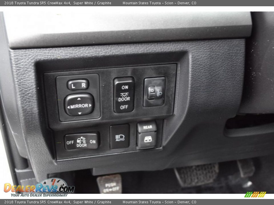 2018 Toyota Tundra SR5 CrewMax 4x4 Super White / Graphite Photo #24