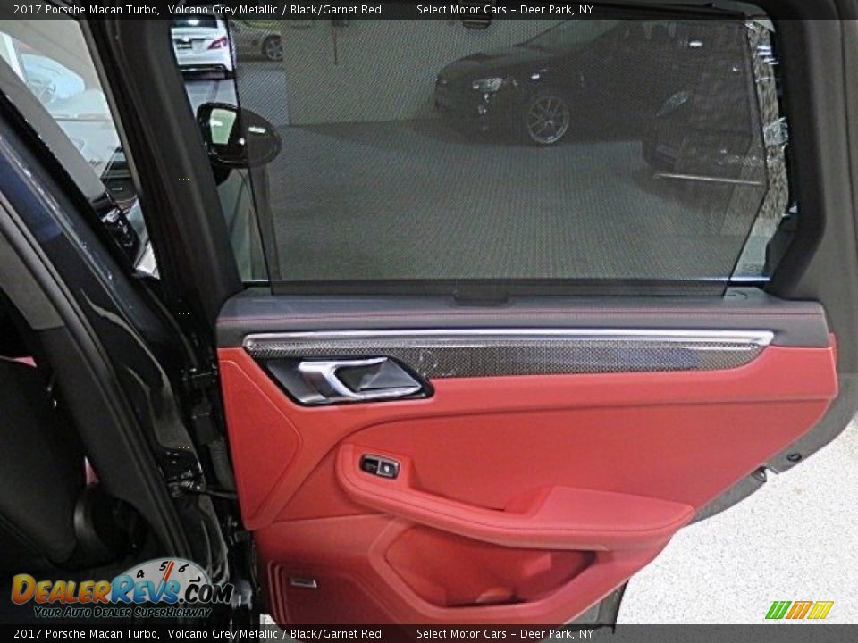 Door Panel of 2017 Porsche Macan Turbo Photo #24