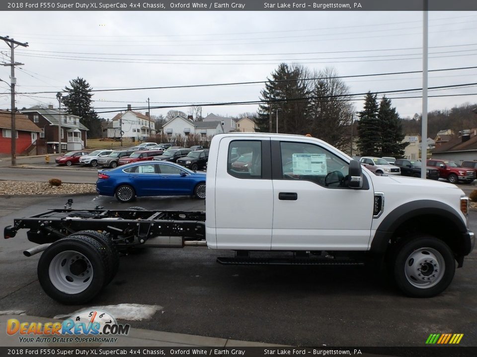 2018 Ford F550 Super Duty XL SuperCab 4x4 Chassis Oxford White / Earth Gray Photo #4