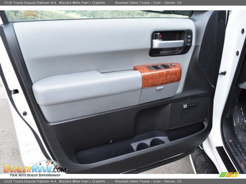 2018 Toyota Sequoia Platinum 4x4 Blizzard White Pearl / Graphite Photo #25