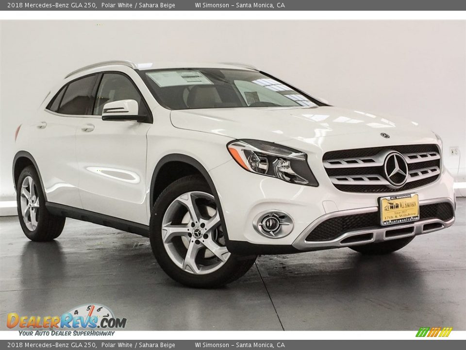 Front 3/4 View of 2018 Mercedes-Benz GLA 250 Photo #12