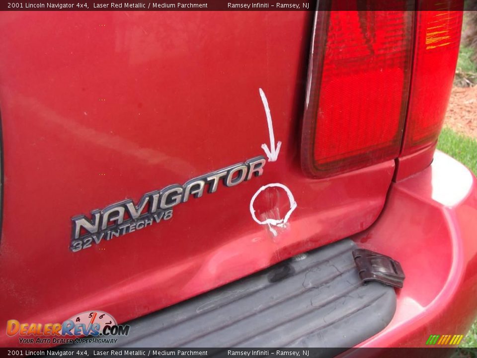 2001 Lincoln Navigator 4x4 Laser Red Metallic / Medium Parchment Photo #7