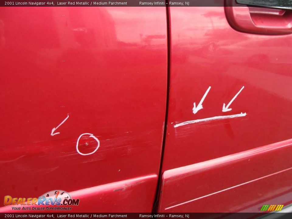 2001 Lincoln Navigator 4x4 Laser Red Metallic / Medium Parchment Photo #10