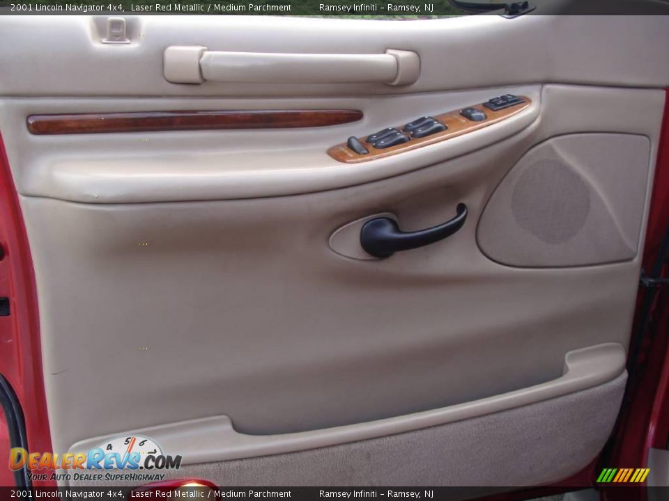 2001 Lincoln Navigator 4x4 Laser Red Metallic / Medium Parchment Photo #14