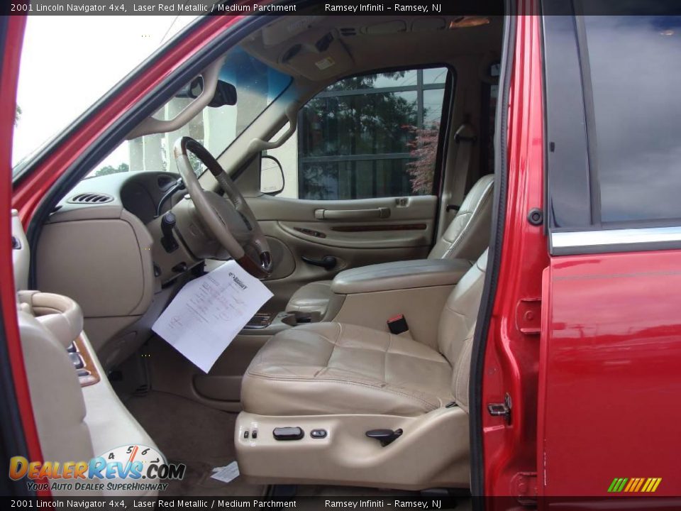 2001 Lincoln Navigator 4x4 Laser Red Metallic / Medium Parchment Photo #16
