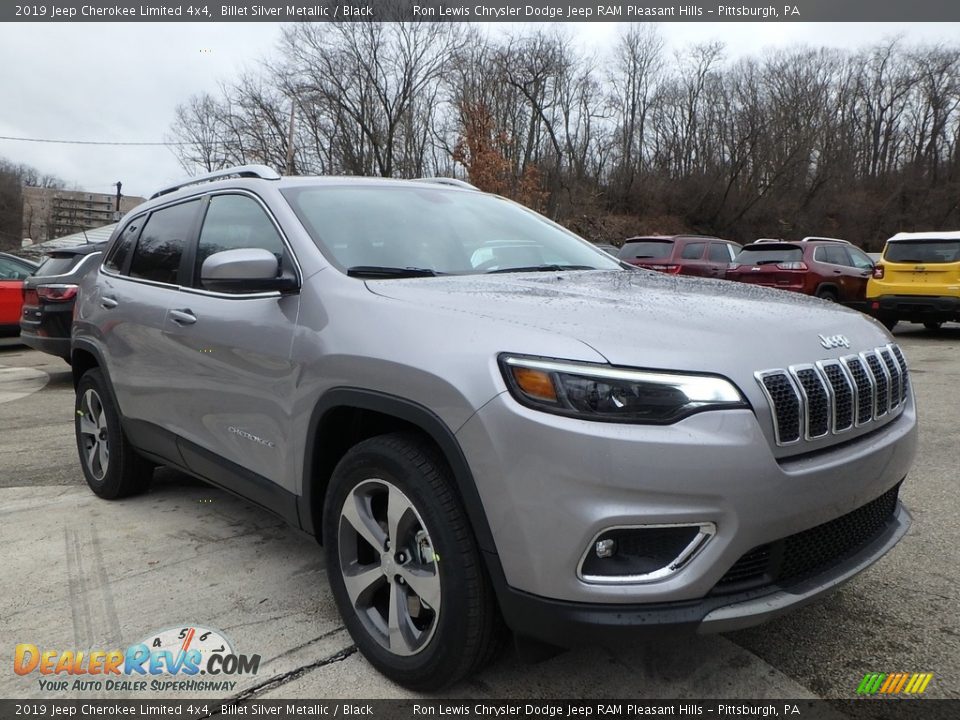 Front 3/4 View of 2019 Jeep Cherokee Limited 4x4 Photo #7