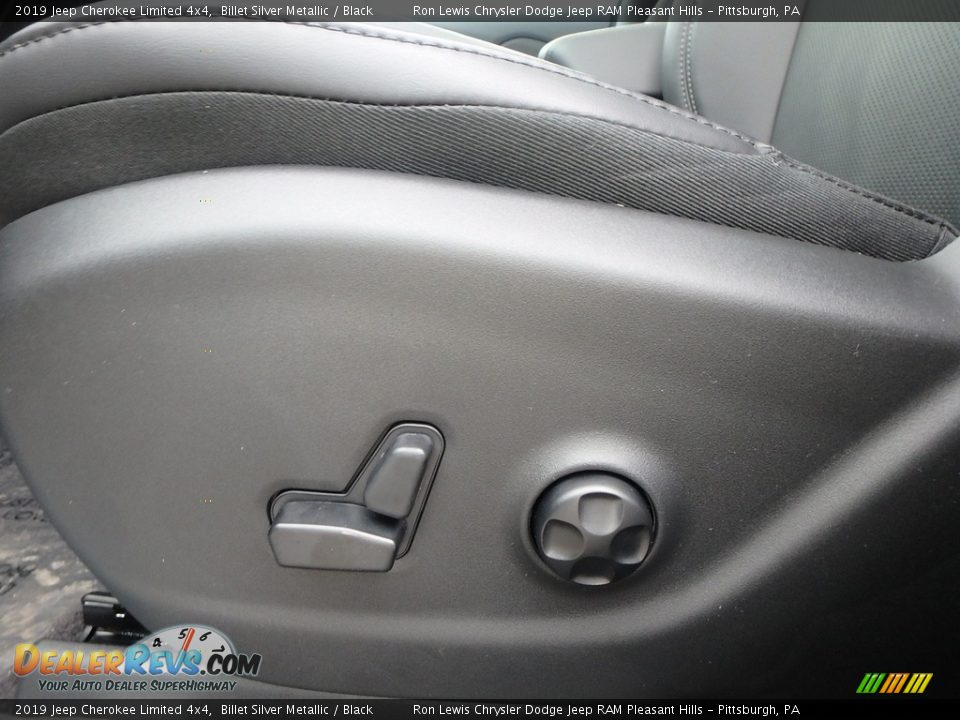 Controls of 2019 Jeep Cherokee Limited 4x4 Photo #15