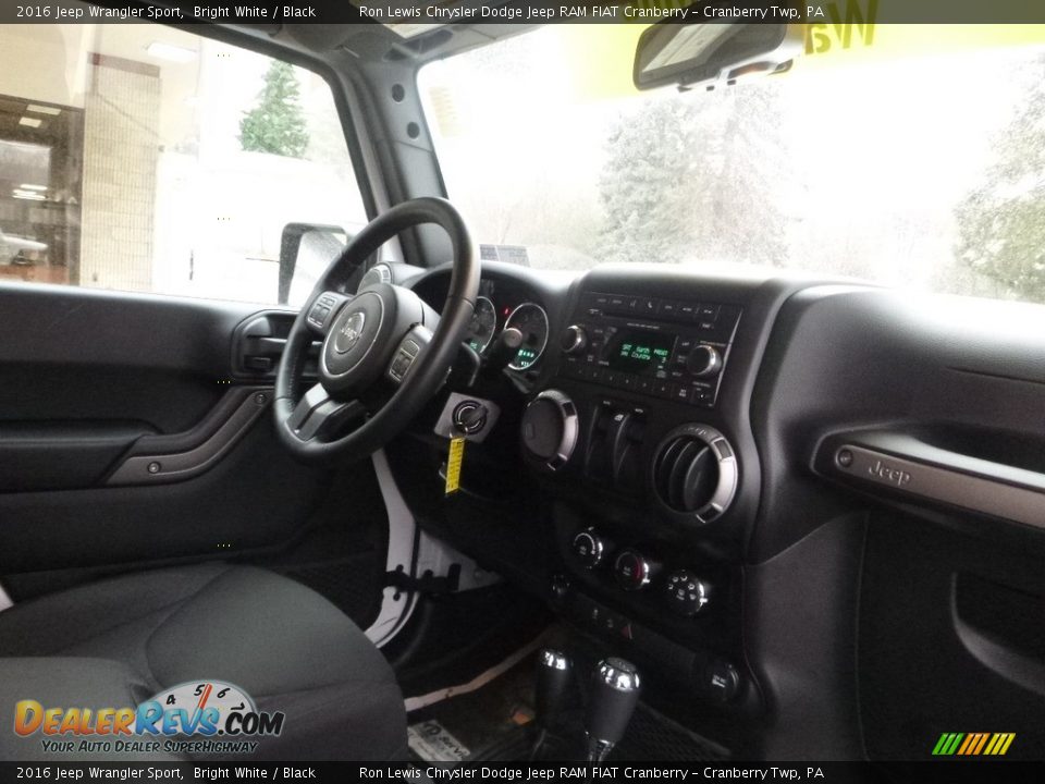 2016 Jeep Wrangler Sport Bright White / Black Photo #11