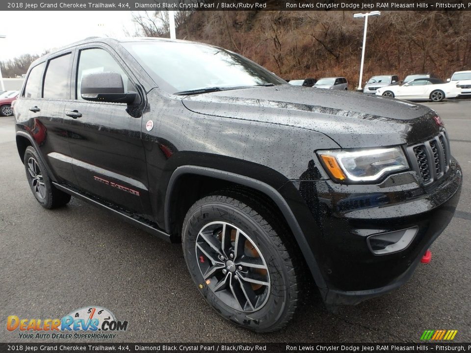 Front 3/4 View of 2018 Jeep Grand Cherokee Trailhawk 4x4 Photo #8