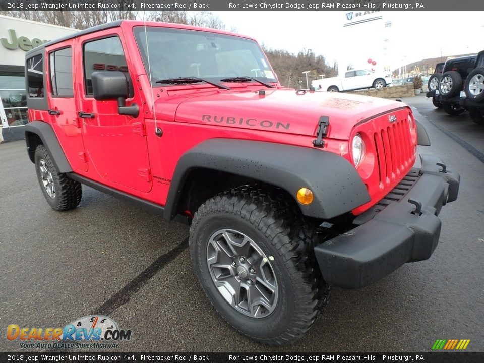 Front 3/4 View of 2018 Jeep Wrangler Unlimited Rubicon 4x4 Photo #9