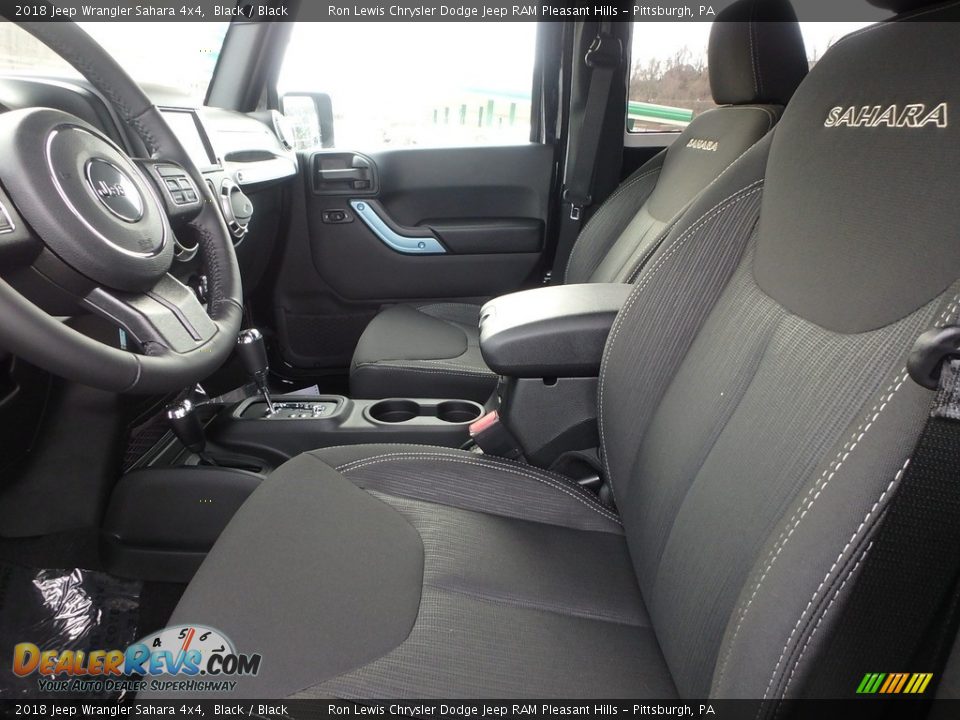 Front Seat of 2018 Jeep Wrangler Sahara 4x4 Photo #12