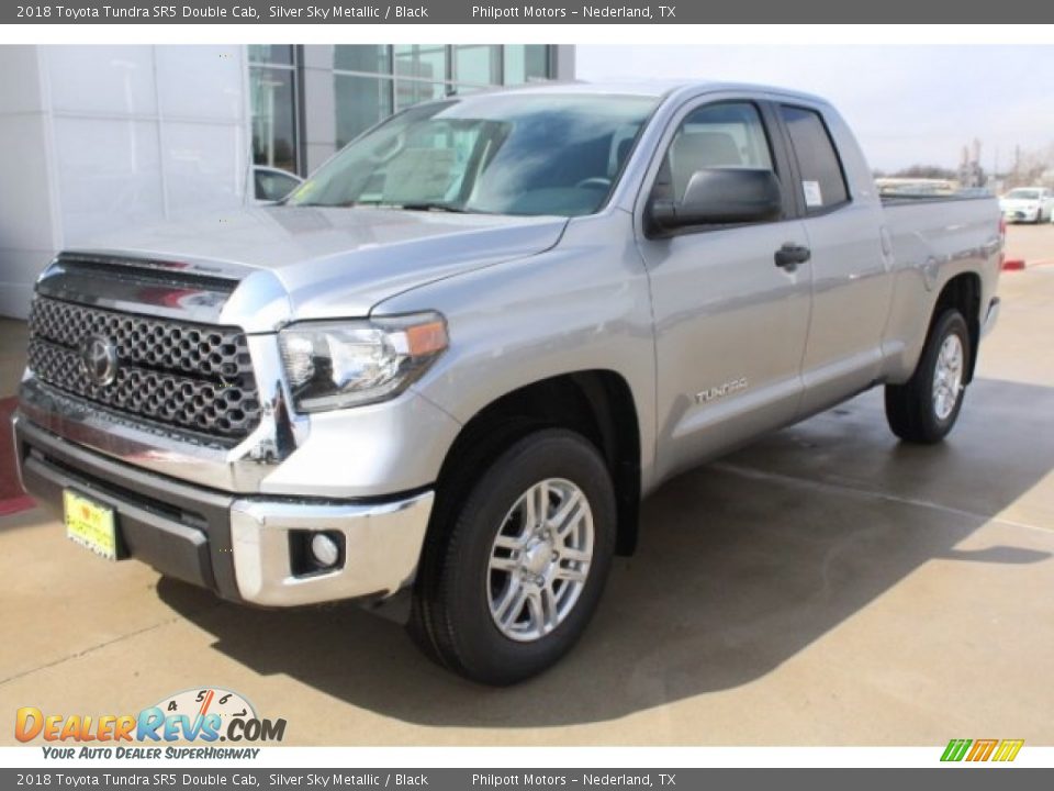 Front 3/4 View of 2018 Toyota Tundra SR5 Double Cab Photo #3