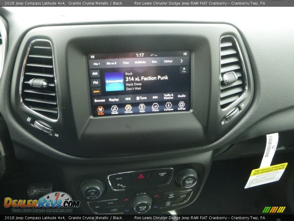 2018 Jeep Compass Latitude 4x4 Granite Crystal Metallic / Black Photo #16