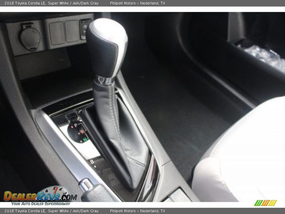 2018 Toyota Corolla LE Super White / Ash/Dark Gray Photo #17