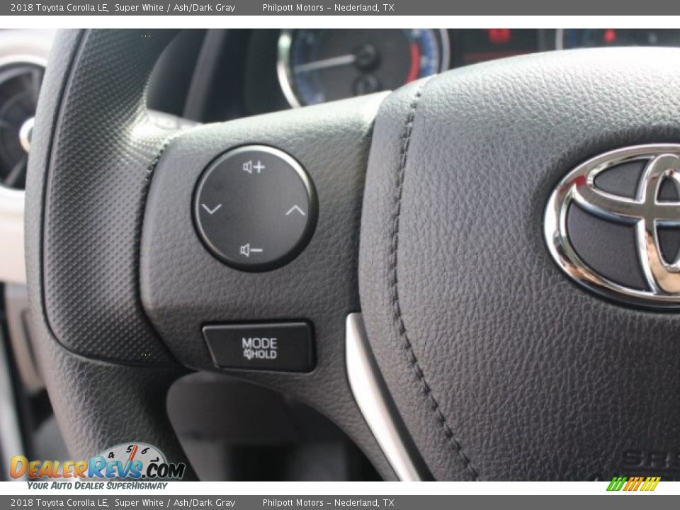 2018 Toyota Corolla LE Super White / Ash/Dark Gray Photo #18