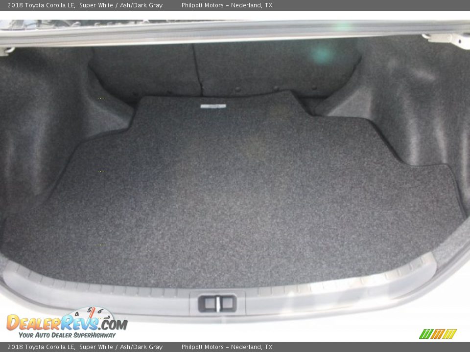 2018 Toyota Corolla LE Super White / Ash/Dark Gray Photo #26