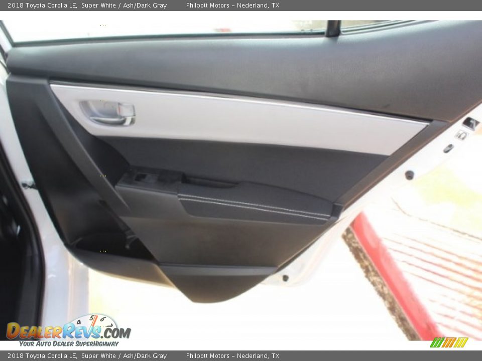 2018 Toyota Corolla LE Super White / Ash/Dark Gray Photo #27
