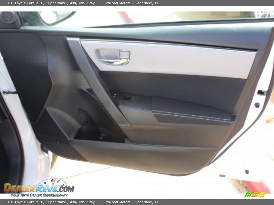 2018 Toyota Corolla LE Super White / Ash/Dark Gray Photo #29
