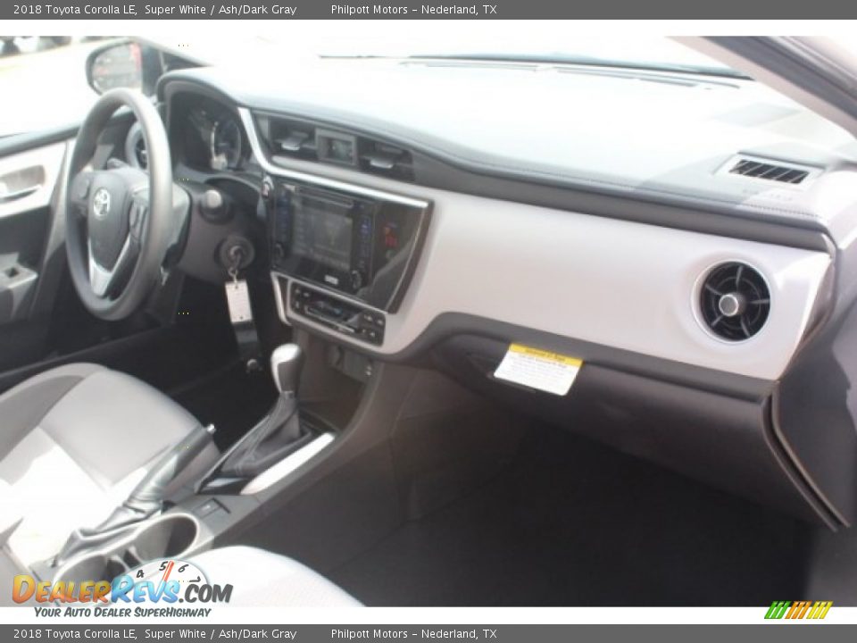 2018 Toyota Corolla LE Super White / Ash/Dark Gray Photo #30