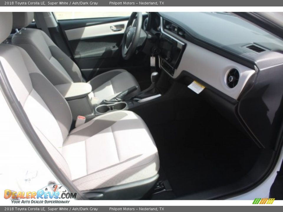 2018 Toyota Corolla LE Super White / Ash/Dark Gray Photo #31