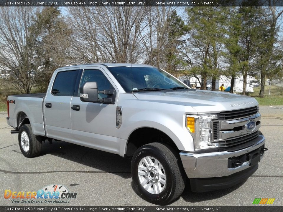 2017 Ford F250 Super Duty XLT Crew Cab 4x4 Ingot Silver / Medium Earth Gray Photo #4