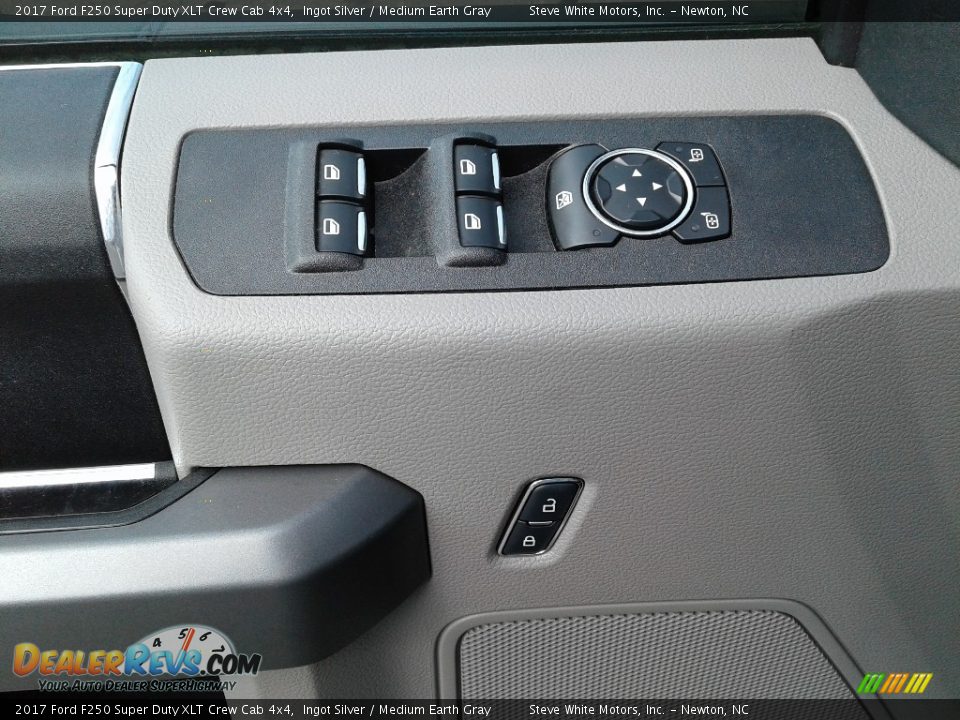 2017 Ford F250 Super Duty XLT Crew Cab 4x4 Ingot Silver / Medium Earth Gray Photo #10