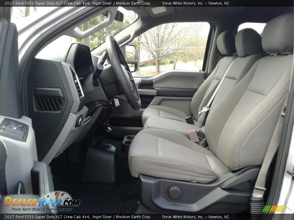 2017 Ford F250 Super Duty XLT Crew Cab 4x4 Ingot Silver / Medium Earth Gray Photo #11