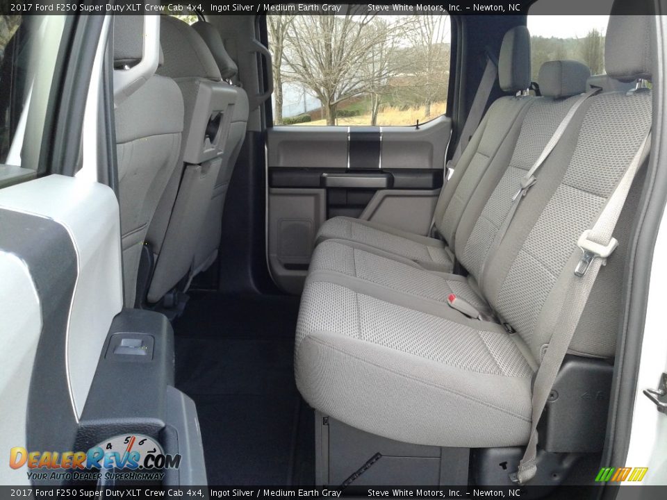 2017 Ford F250 Super Duty XLT Crew Cab 4x4 Ingot Silver / Medium Earth Gray Photo #12