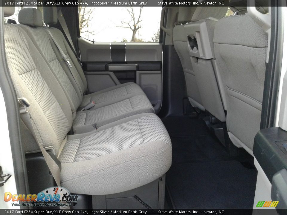 2017 Ford F250 Super Duty XLT Crew Cab 4x4 Ingot Silver / Medium Earth Gray Photo #14