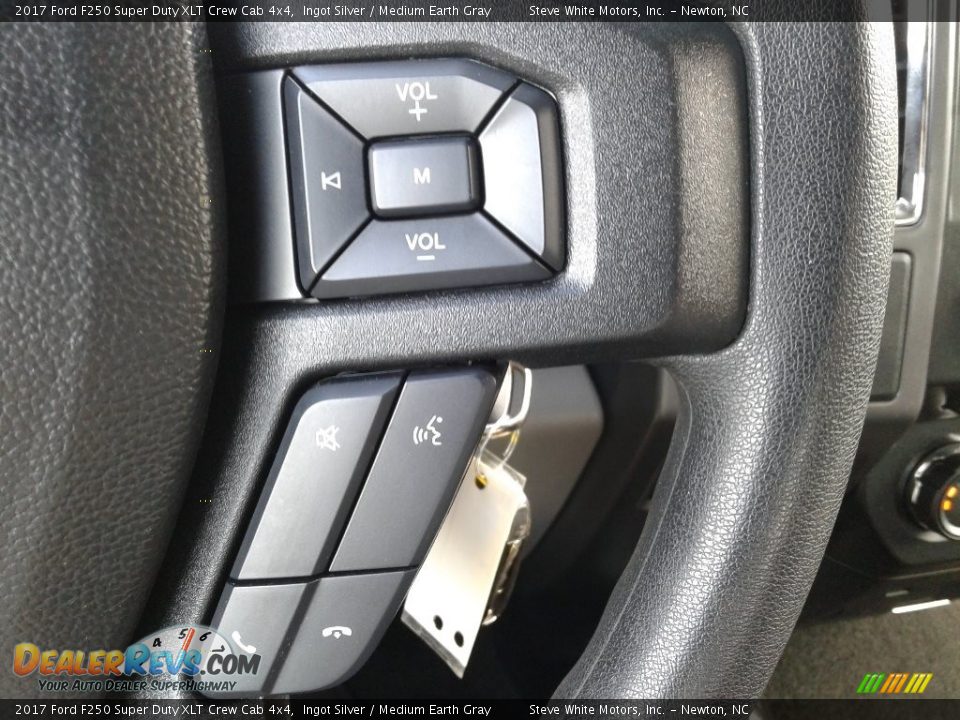 2017 Ford F250 Super Duty XLT Crew Cab 4x4 Ingot Silver / Medium Earth Gray Photo #17