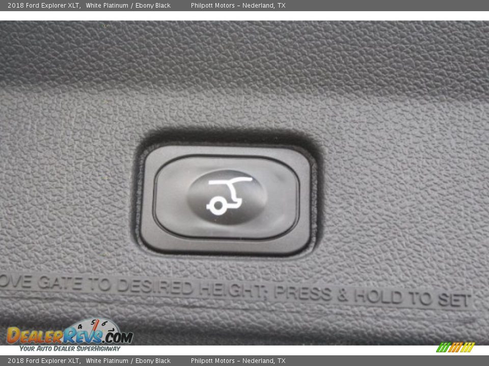 2018 Ford Explorer XLT White Platinum / Ebony Black Photo #31