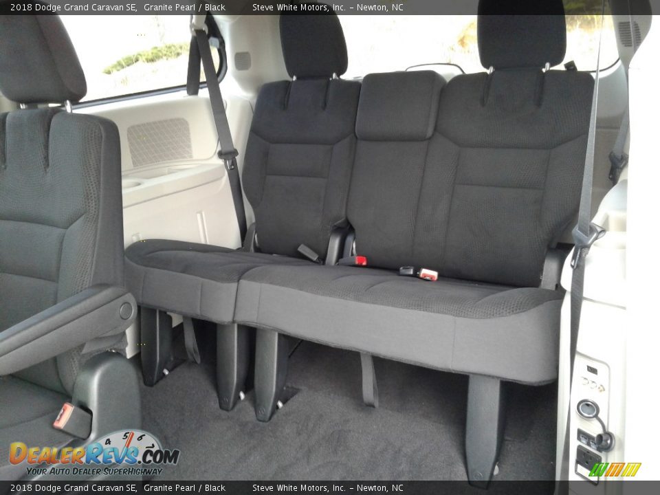 2018 Dodge Grand Caravan SE Granite Pearl / Black Photo #12