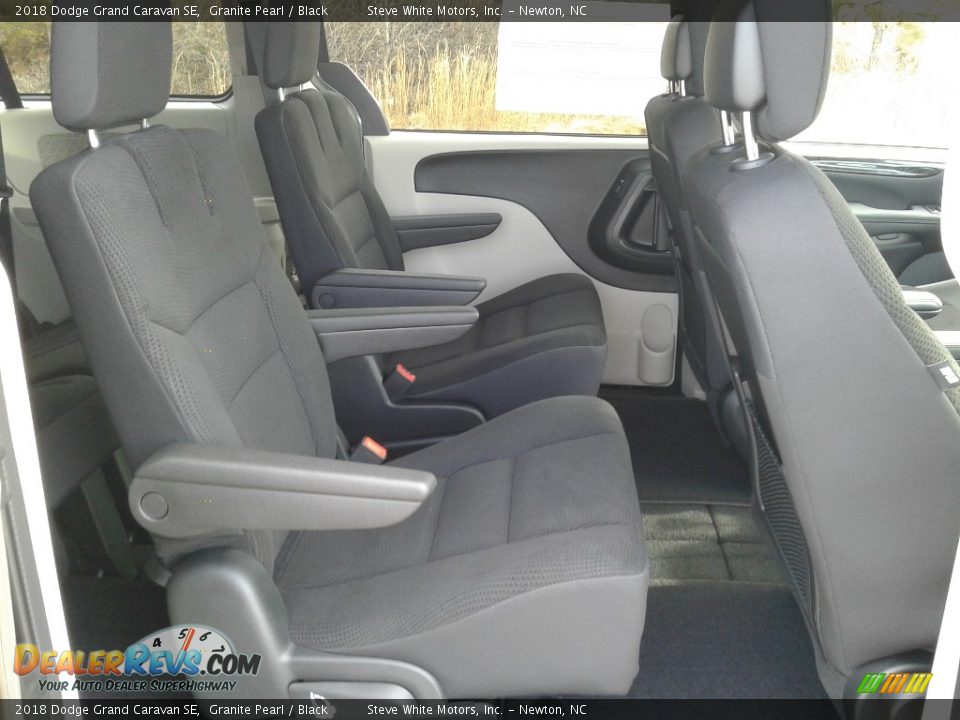 2018 Dodge Grand Caravan SE Granite Pearl / Black Photo #16