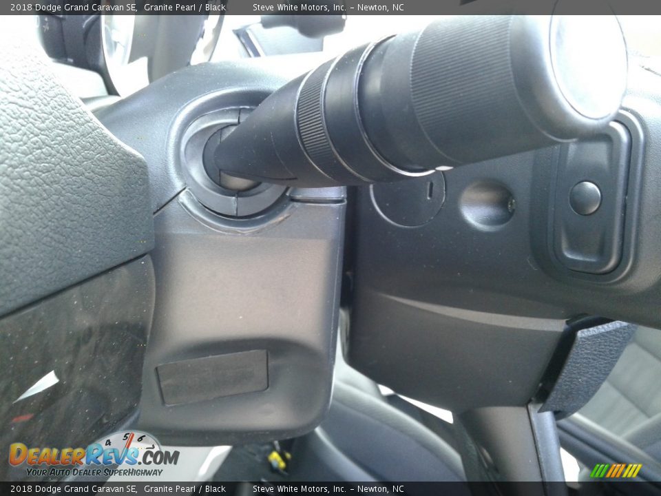 2018 Dodge Grand Caravan SE Granite Pearl / Black Photo #18