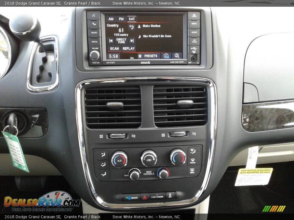 2018 Dodge Grand Caravan SE Granite Pearl / Black Photo #28