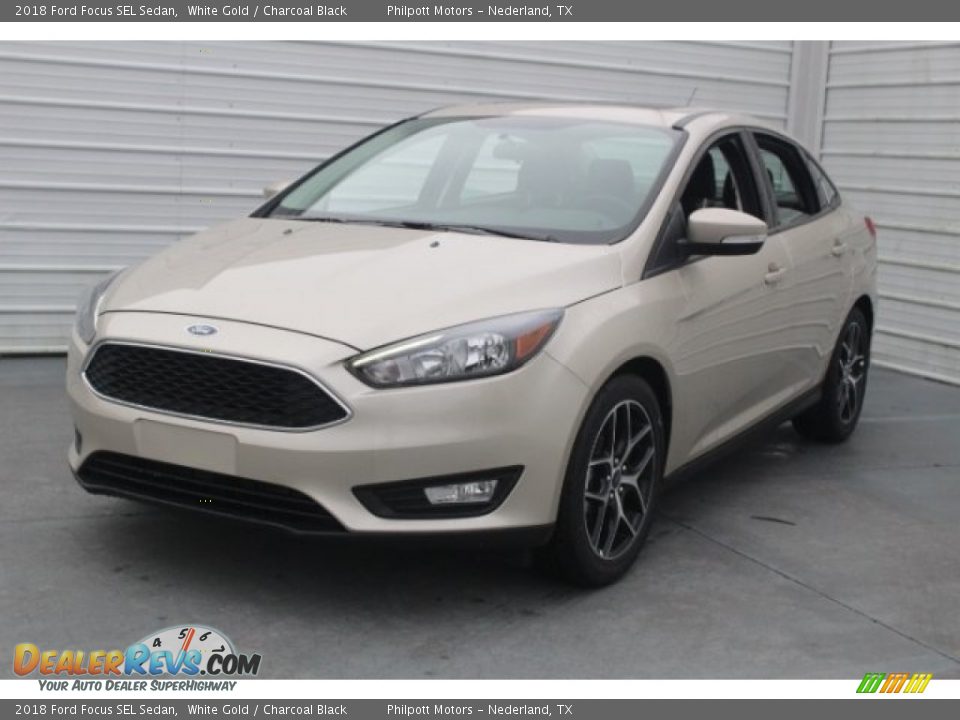 Front 3/4 View of 2018 Ford Focus SEL Sedan Photo #3