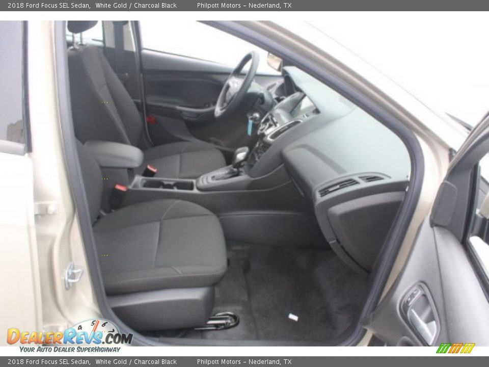 2018 Ford Focus SEL Sedan White Gold / Charcoal Black Photo #30