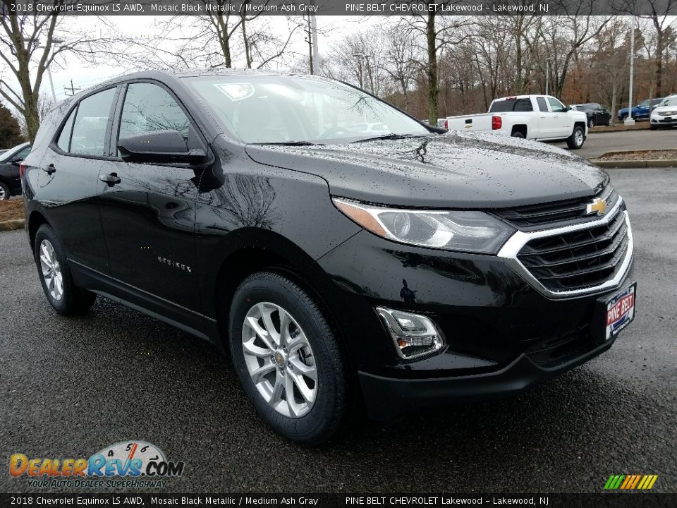 Front 3/4 View of 2018 Chevrolet Equinox LS AWD Photo #1