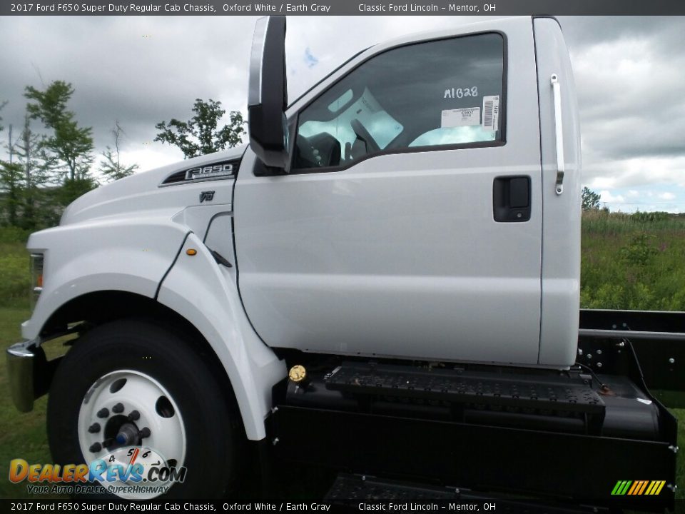 2017 Ford F650 Super Duty Regular Cab Chassis Oxford White / Earth Gray Photo #5