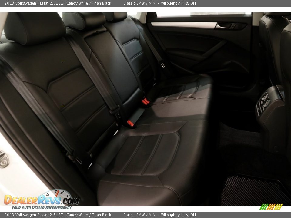 2013 Volkswagen Passat 2.5L SE Candy White / Titan Black Photo #15