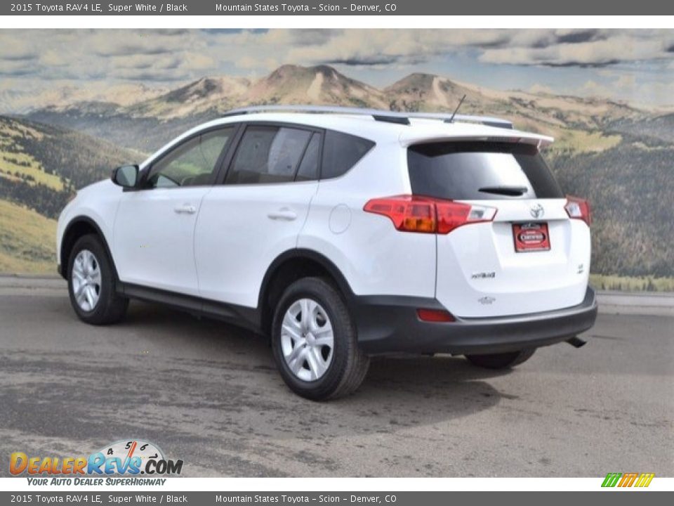 2015 Toyota RAV4 LE Super White / Black Photo #8