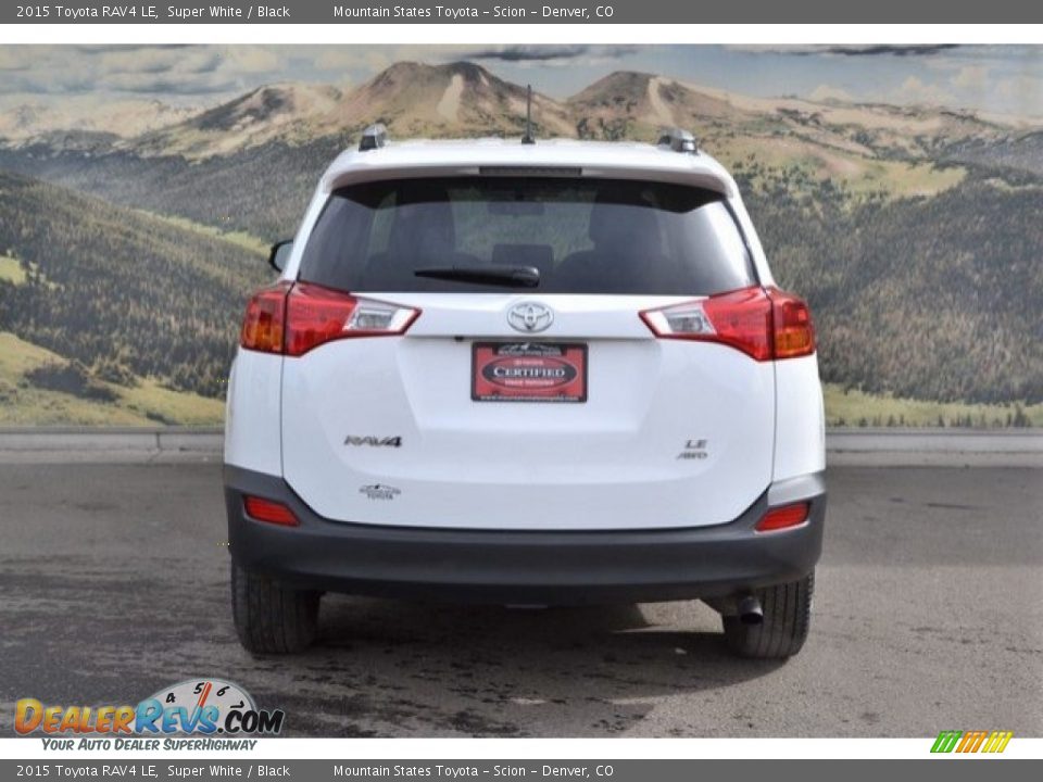 2015 Toyota RAV4 LE Super White / Black Photo #9