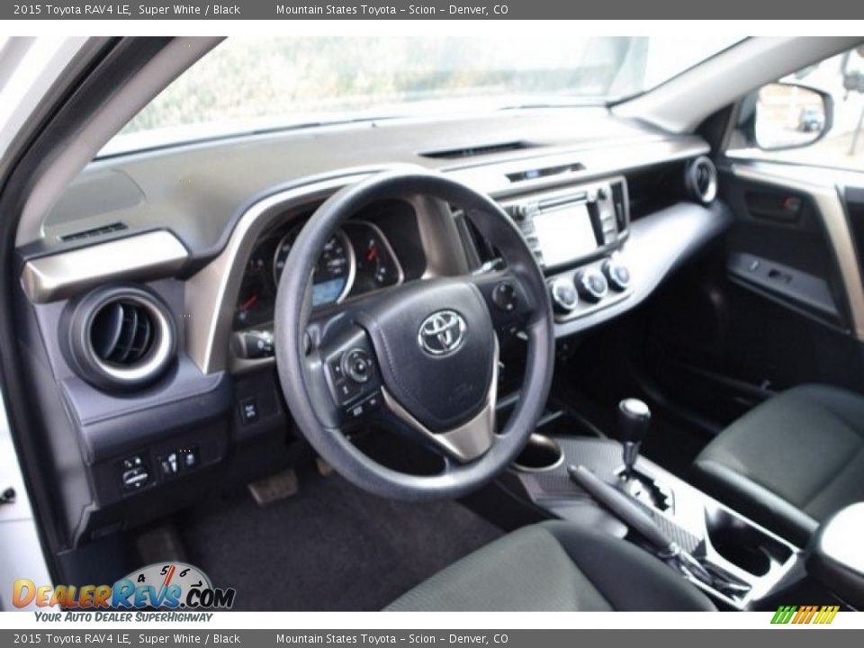 2015 Toyota RAV4 LE Super White / Black Photo #10